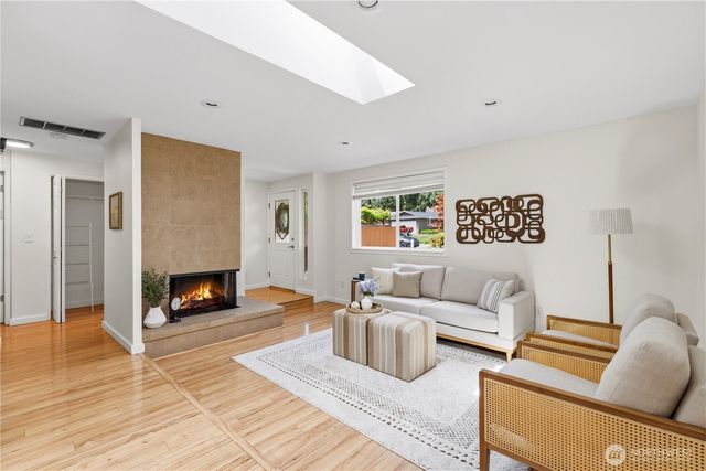 12019 NE 136th Pl Place, Kirkland, WA 98034