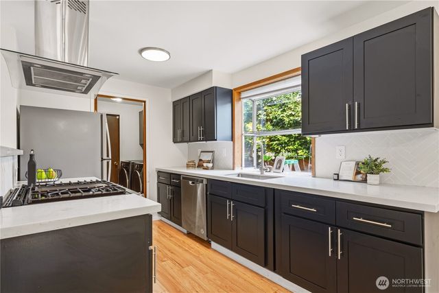 12019 NE 136th Pl Place, Kirkland, WA 98034