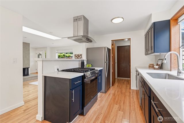 12019 NE 136th Pl Place, Kirkland, WA 98034