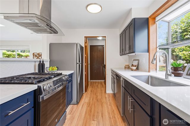 12019 NE 136th Pl Place, Kirkland, WA 98034
