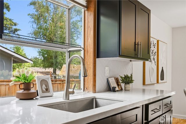 12019 NE 136th Pl Place, Kirkland, WA 98034