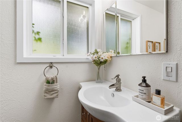 12019 NE 136th Pl Place, Kirkland, WA 98034