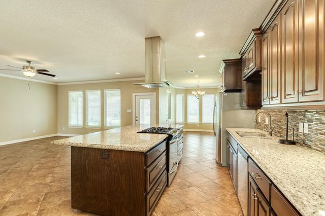 238 Creekside Lane, Lake Jackson, TX 77566