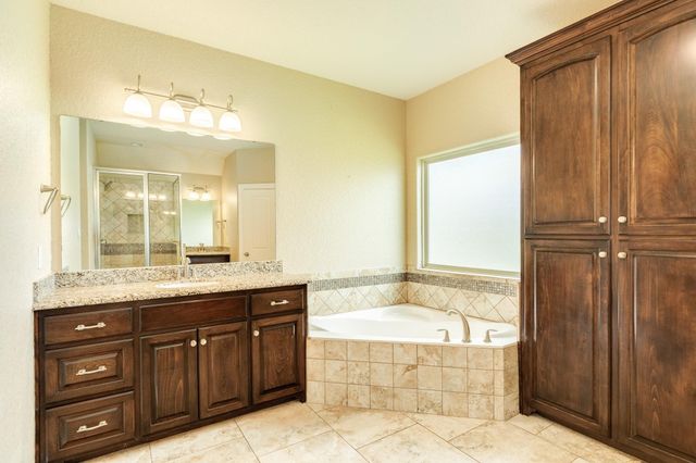 238 Creekside Lane, Lake Jackson, TX 77566