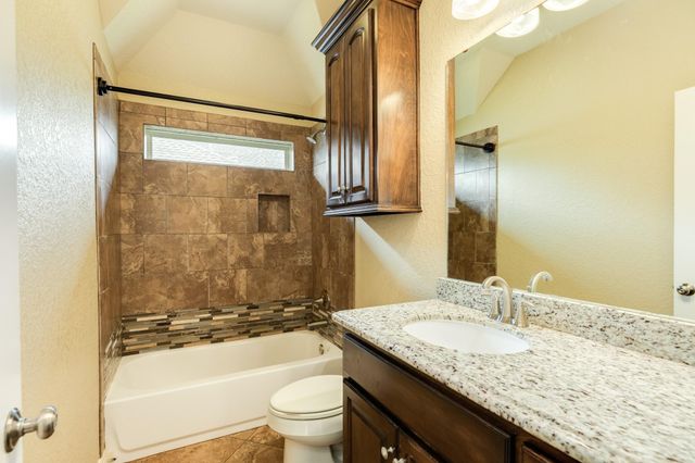 238 Creekside Lane, Lake Jackson, TX 77566