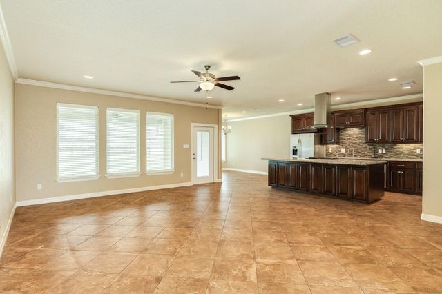 238 Creekside Lane, Lake Jackson, TX 77566