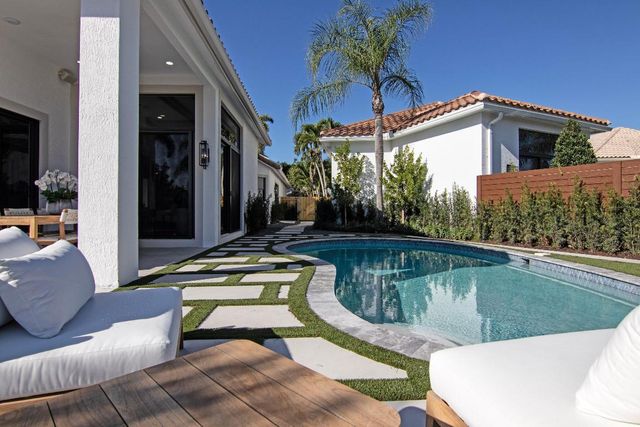 2570 Players Court, Wellington, FL 33414