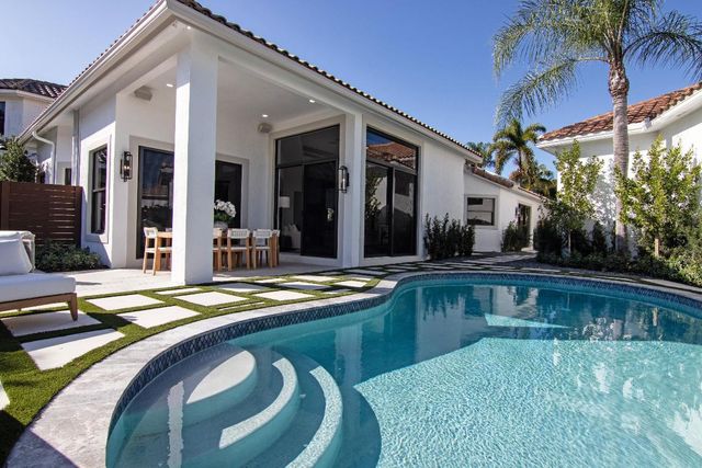 2570 Players Court, Wellington, FL 33414