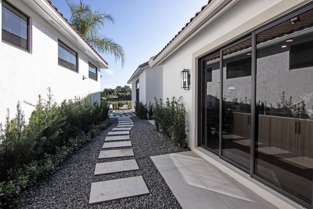 2570 Players Court, Wellington, FL 33414