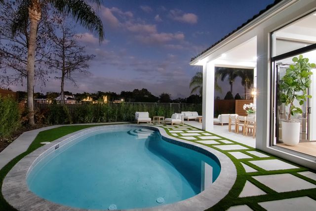 2570 Players Court, Wellington, FL 33414