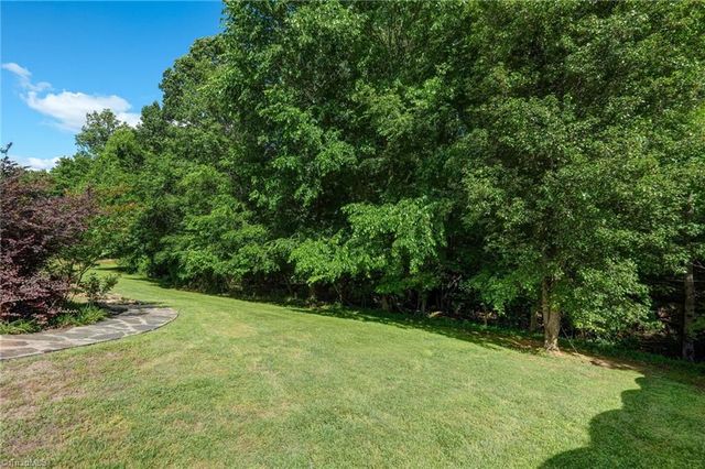 1048 Megan Cross Lane, Kernersville, NC 27284