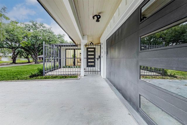 9219 Timberside Drive, Houston, TX 77025