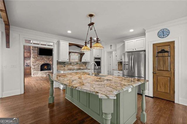 5015 Rockingham Drive, Roswell, GA 30075