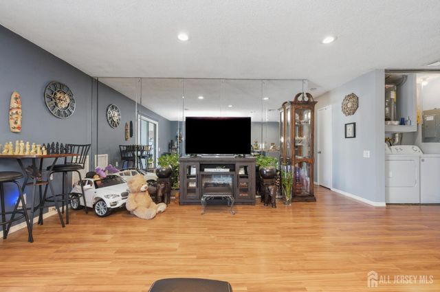 277 Crosse Drive 2C, Monroe, NJ 08831