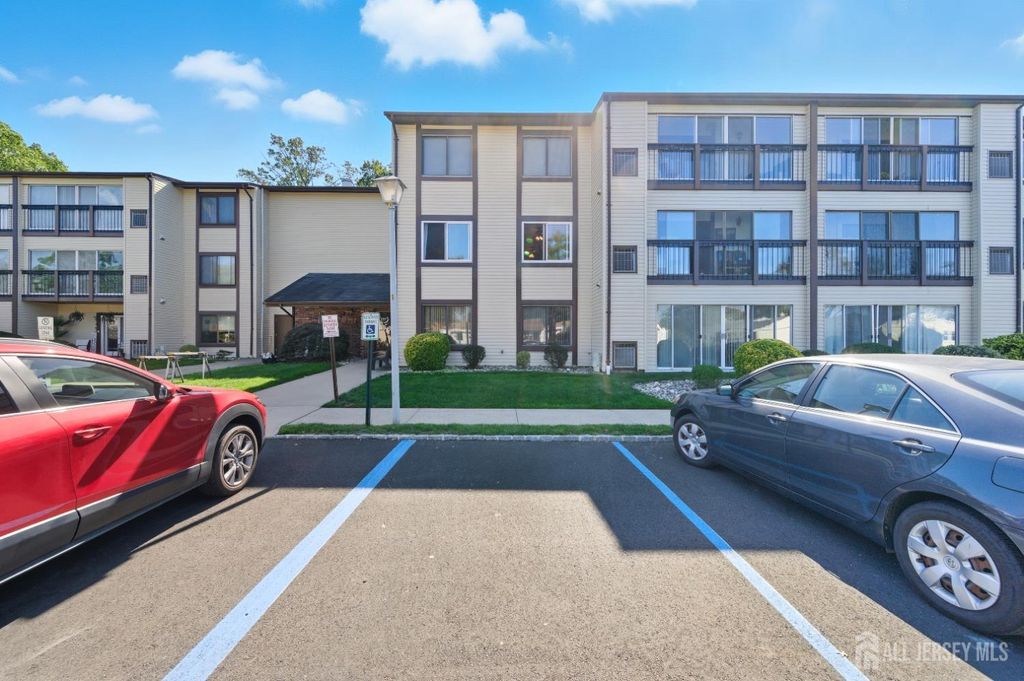 277 Crosse Drive 2C, Monroe, NJ 08831