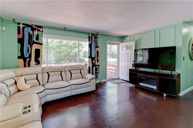 8201 E 110th Street, Kansas City, MO 64134