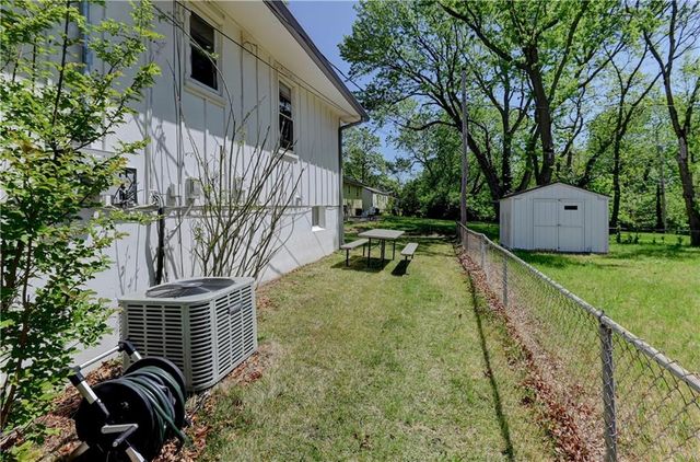 8201 E 110th Street, Kansas City, MO 64134