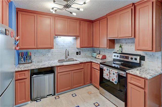 8201 E 110th Street, Kansas City, MO 64134