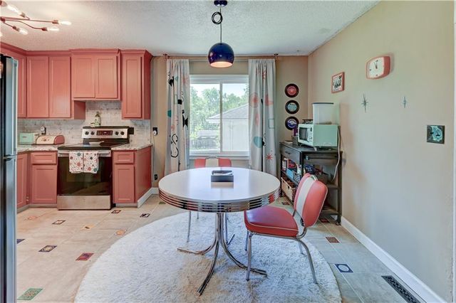 8201 E 110th Street, Kansas City, MO 64134