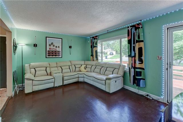 8201 E 110th Street, Kansas City, MO 64134