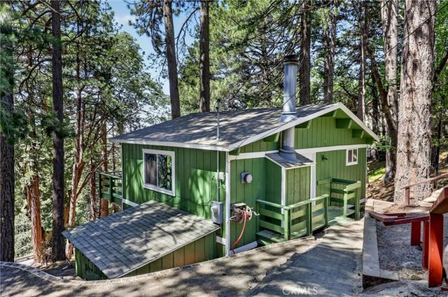 32375 Scandia, Running Springs, CA 92382