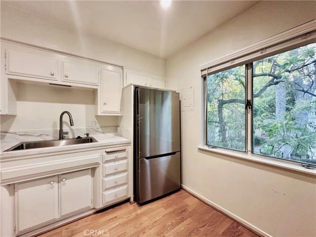 239 S Barrington Avenue F8, Los Angeles, CA 90049