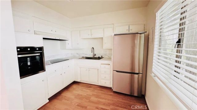 239 S Barrington Avenue F8, Los Angeles, CA 90049