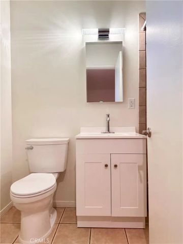 239 S Barrington Avenue F8, Los Angeles, CA 90049