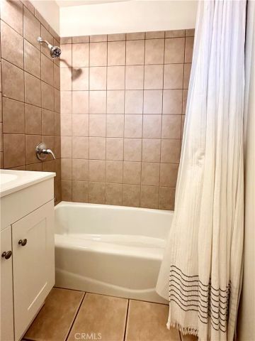 239 S Barrington Avenue F8, Los Angeles, CA 90049