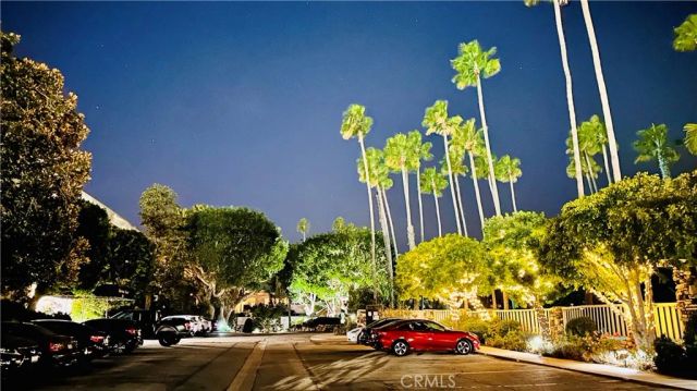 239 S Barrington Avenue F8, Los Angeles, CA 90049