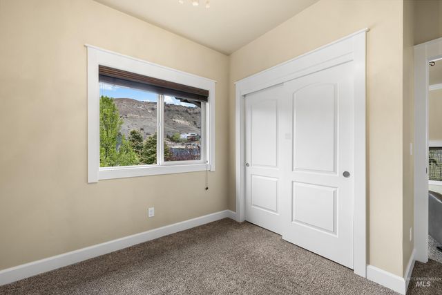 3445 E Parsnip Peak Dr, Boise, ID 83716
