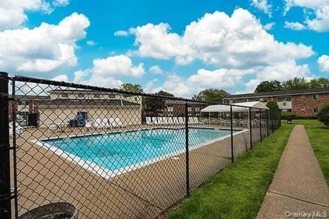 2453 Union Boulevard Apt 21B, Islip, NY 11751