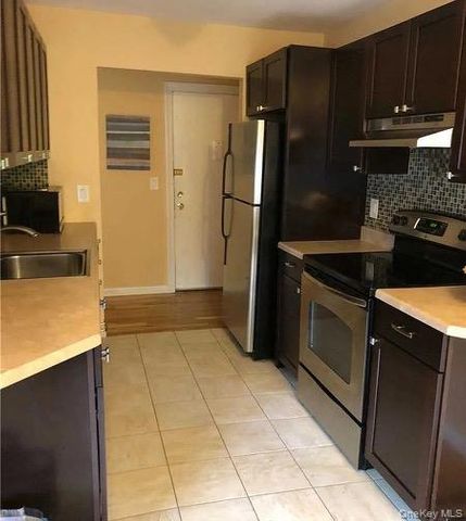 2453 Union Boulevard Apt 21B, Islip, NY 11751