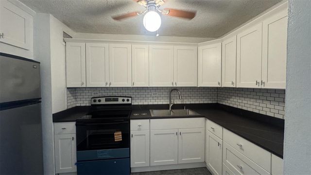 Laguna Gardens LAGUNA 4E, Carolina, PR 00979