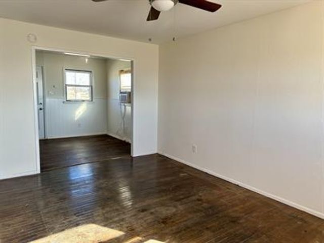 1904 S 8th Street, Tahoka, TX 79373