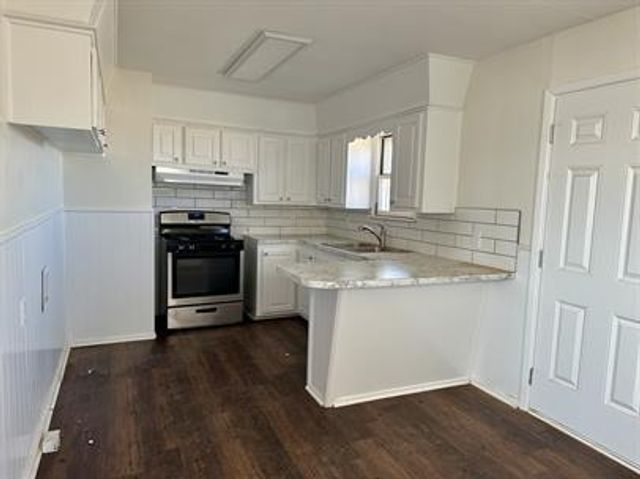 1904 S 8th Street, Tahoka, TX 79373