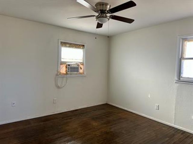 1904 S 8th Street, Tahoka, TX 79373