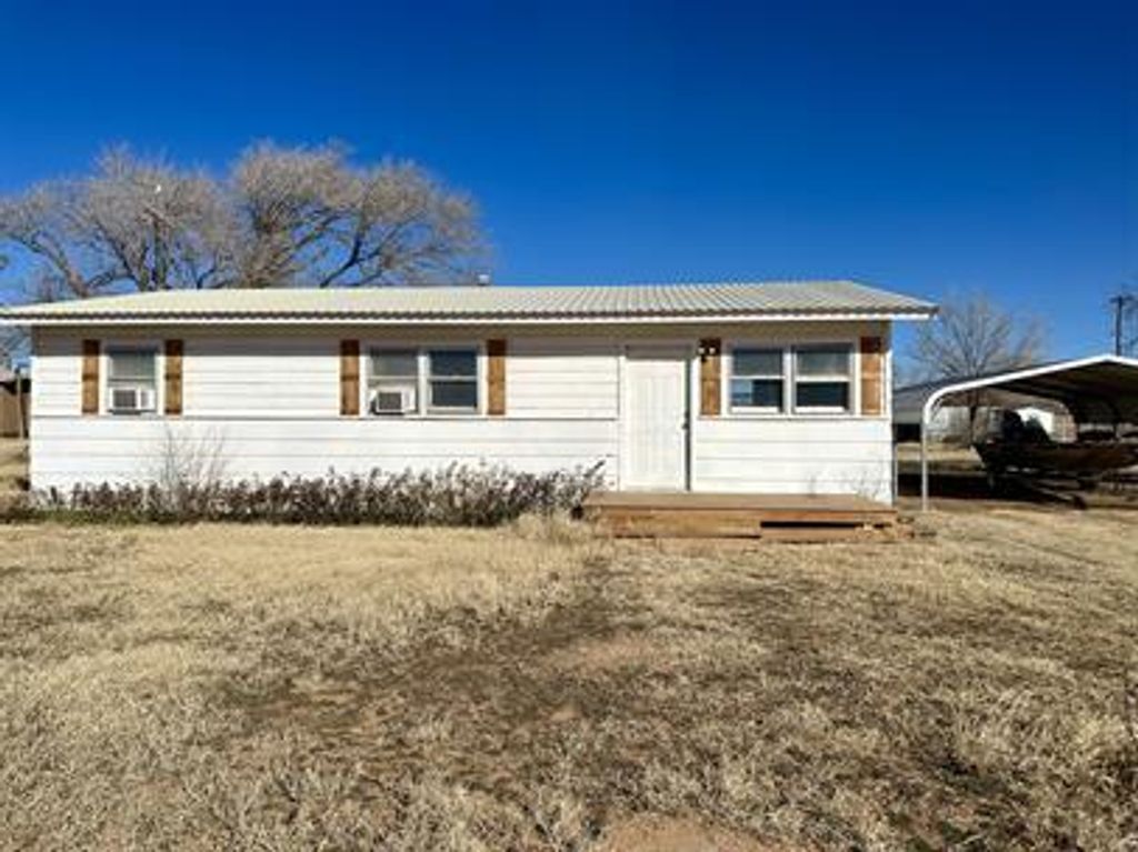 1904 S 8th Street, Tahoka, TX 79373