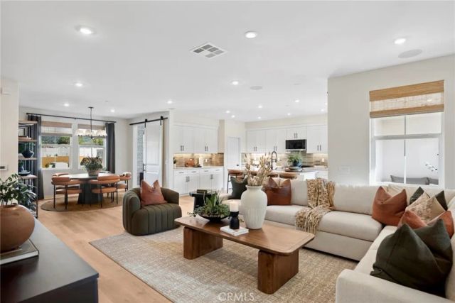 556 Gregory Way, Glendora, CA 91740