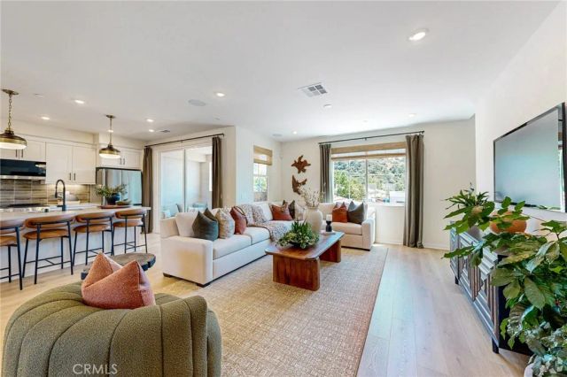556 Gregory Way, Glendora, CA 91740