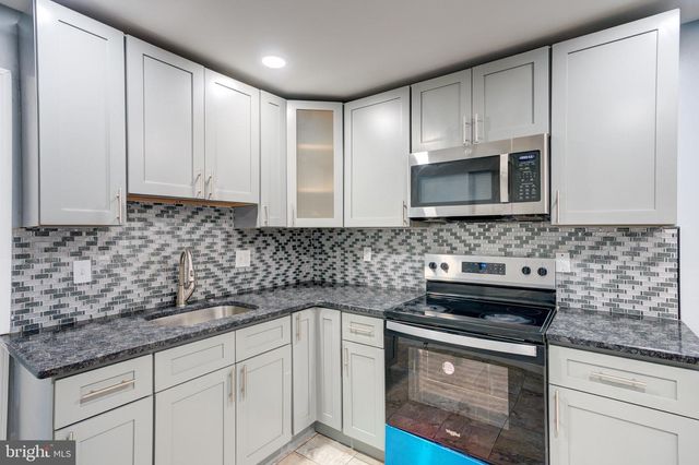 2010 S CHADWICK ST, Philadelphia, PA 19145