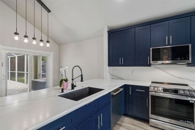 10218 CHARLESTON CORNER ROAD, Tampa, FL 33635