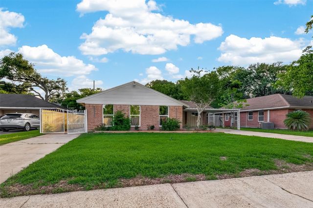 11206 Huggins Drive, Houston, TX 77035
