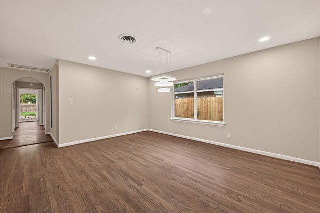 11206 Huggins Drive, Houston, TX 77035