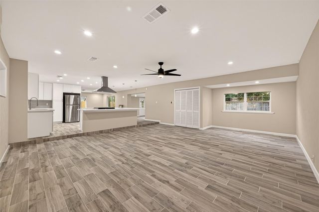 11206 Huggins Drive, Houston, TX 77035