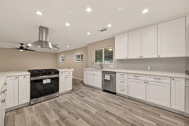 11206 Huggins Drive, Houston, TX 77035