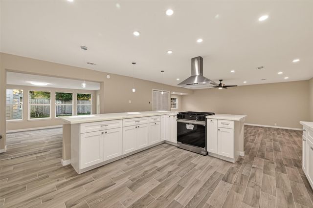 11206 Huggins Drive, Houston, TX 77035