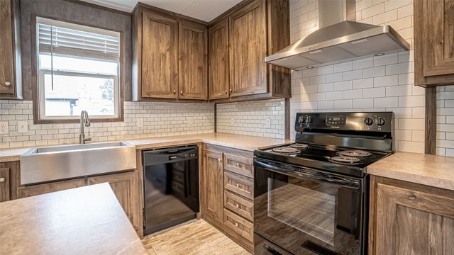 913 Bosque River Drive, Granbury, TX 76048