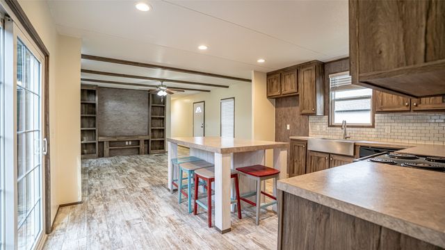 913 Bosque River Drive, Granbury, TX 76048