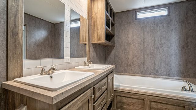 913 Bosque River Drive, Granbury, TX 76048